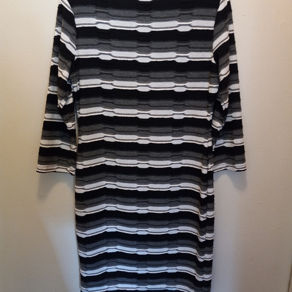 Sharagano Long Sleeve Dress - Picture 3 of 3